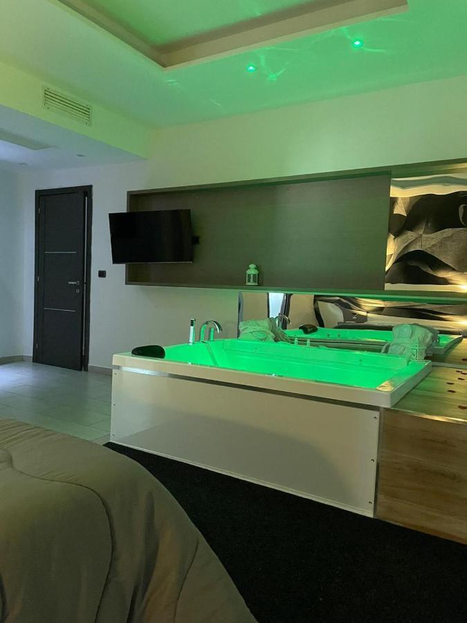 Hotel Cristian Джульяно-ин-Кампанья Экстерьер фото